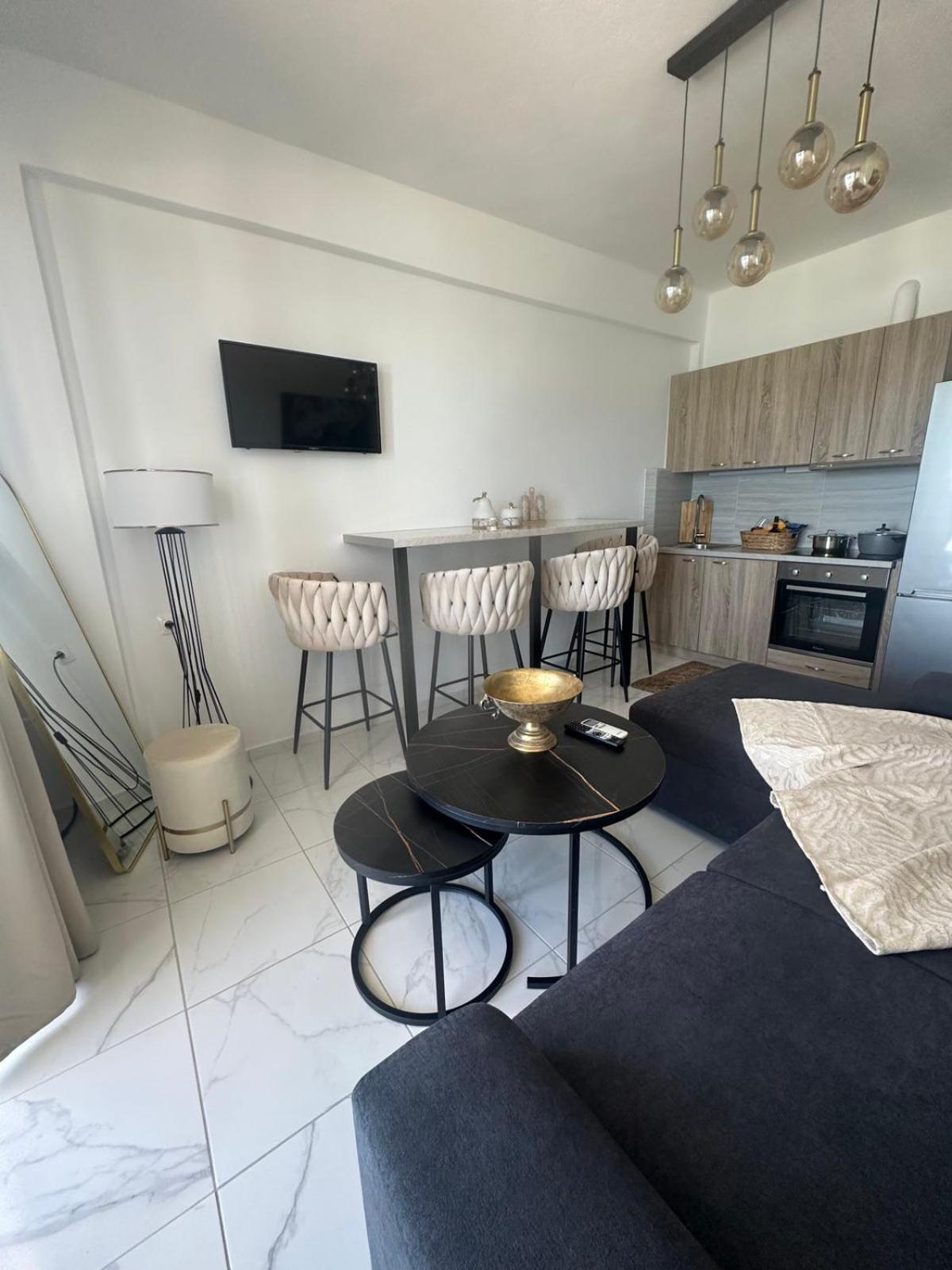 Stella & Eleni With Shared Pool & Open View Apartment
