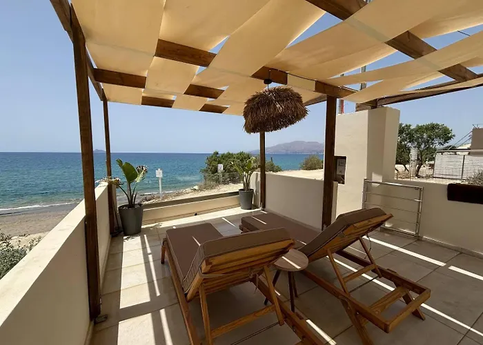 Stella & Eleni Suite With Shared Pool & Open View