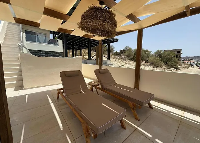 Stella & Eleni Suite With Shared Pool & Open View
