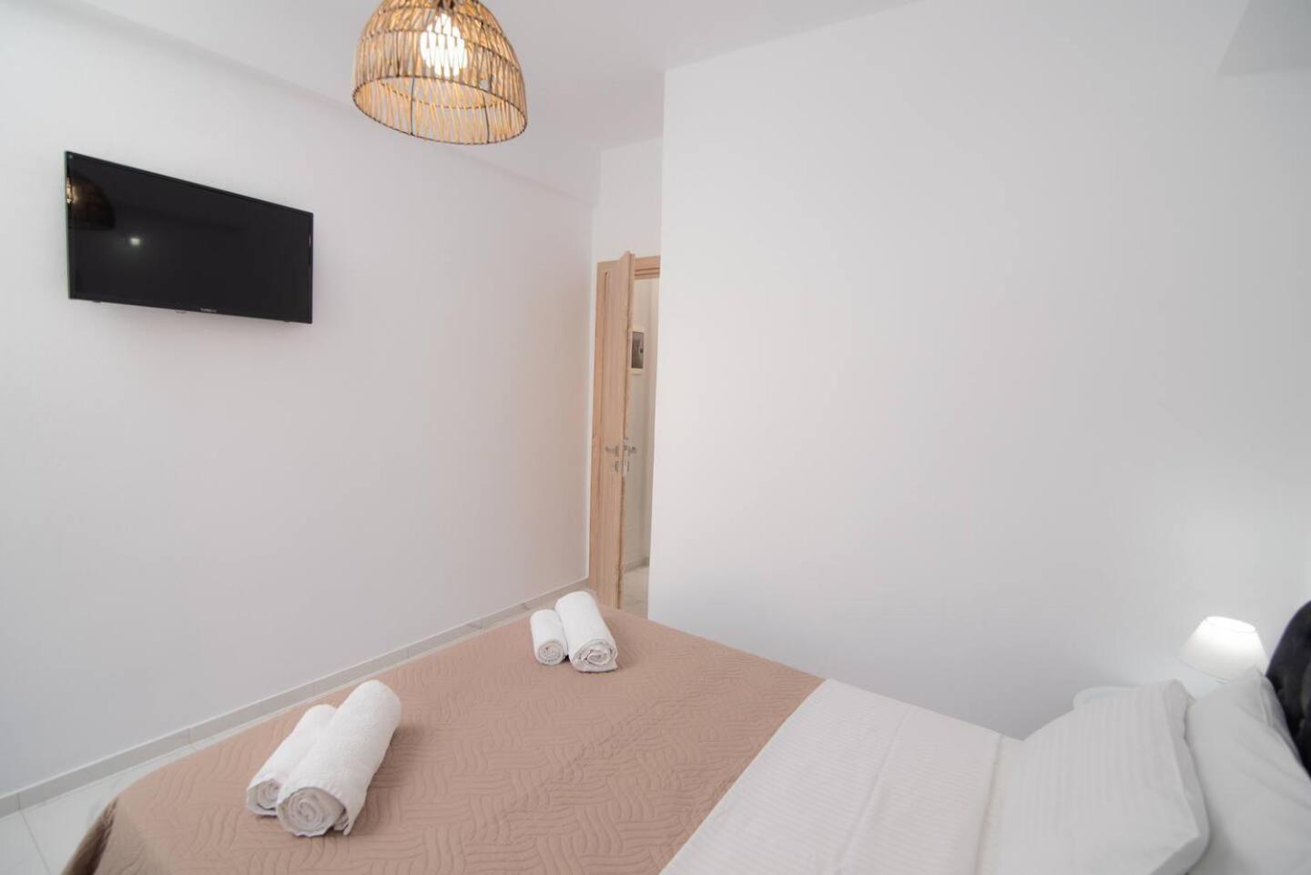 Stella & Eleni With Shared Pool & Open View Apartment