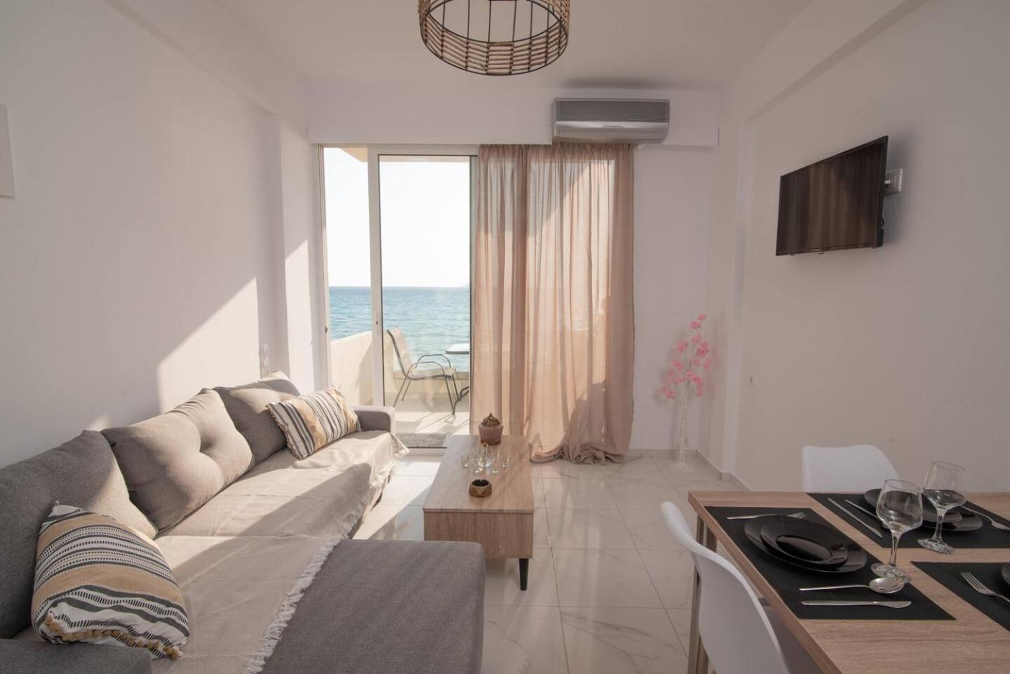 Stella & Eleni With Shared Pool & Open View Apartment