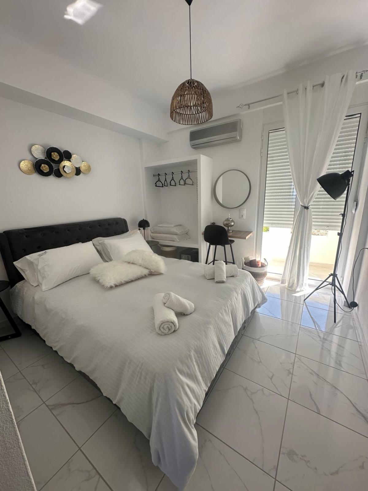 Stella & Eleni With Shared Pool & Open View Apartment